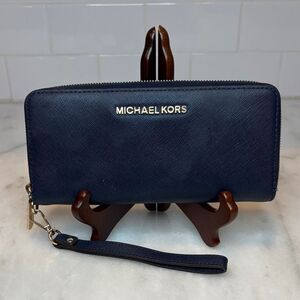 Michael Kors Saffiano Leather Full Zip Jet Set Continental Wallet